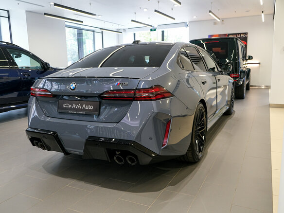 2026 BMW M5 VII (G90), серый, 22990000 рублей - вид 4