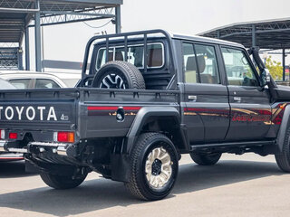 2026 Toyota Land Cruiser 79 70 Series Рестайлинг 2, серый, 10193701 рублей, вид 3