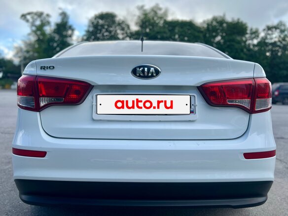 2016 Kia Rio III Рестайлинг, белый, 1000000 рублей - вид 5