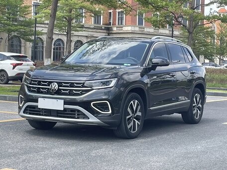 2023 Volkswagen Tayron I Рестайлинг, серебристый, 2440000 рублей, вид 1
