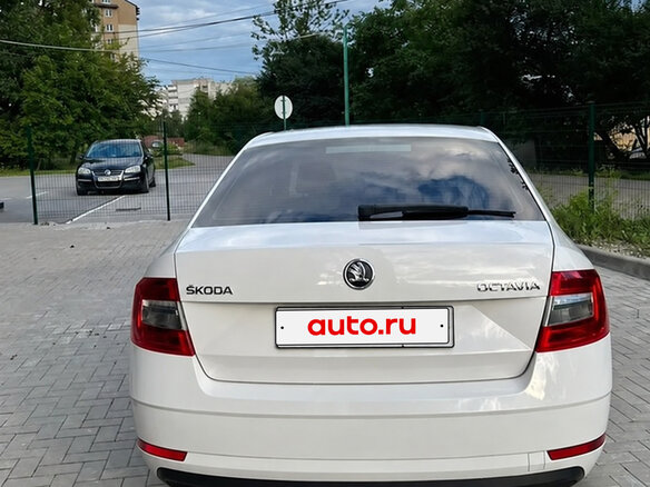 2018 Skoda Octavia III (A7) Рестайлинг, белый, 1450000 рублей - вид 3