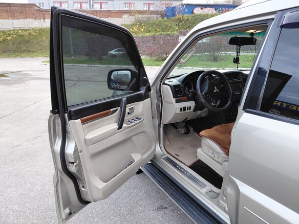 2008 Mitsubishi Pajero IV, бежевый, 1620000 рублей - вид 10