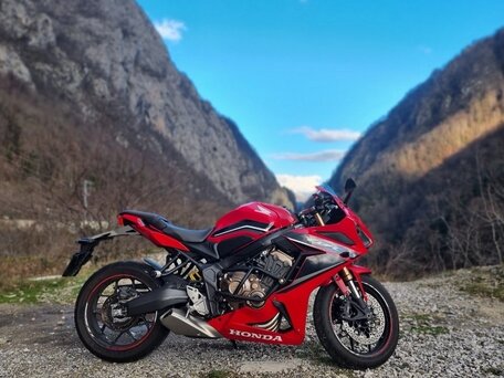 2022 Honda CBR 650R, красный, 975000 рублей, вид 3