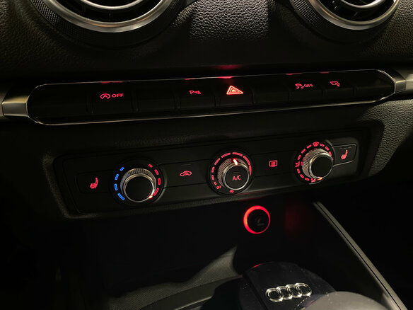 2013 Audi A3 III (8V), чёрный - вид 13