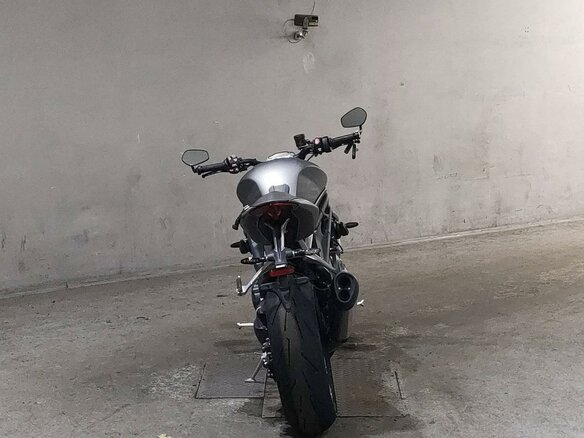 2022 Triumph Speed Triple, серый, 1377000 рублей - вид 3