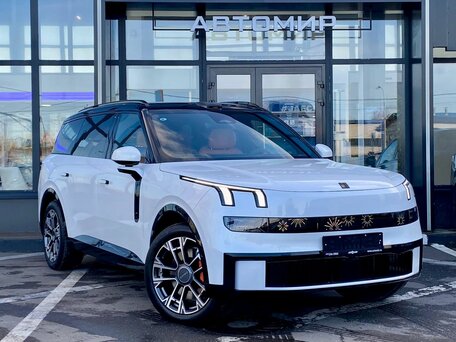 Lynk & Co 900
