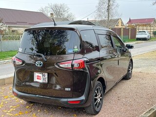 2018 Toyota Sienta II Рестайлинг, коричневый, 1850000 рублей, вид 3