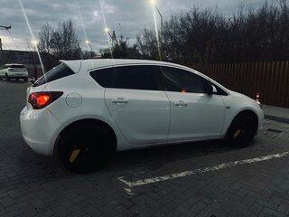 2011 Opel Astra J, белый, 600000 рублей, вид 3