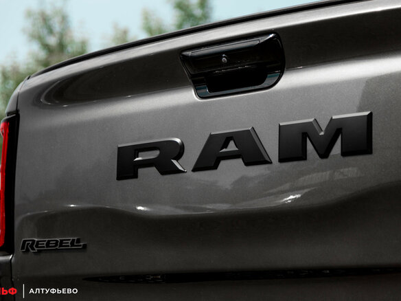 2025 Ram 1500 Crew Cab V Рестайлинг, чёрный - вид 14