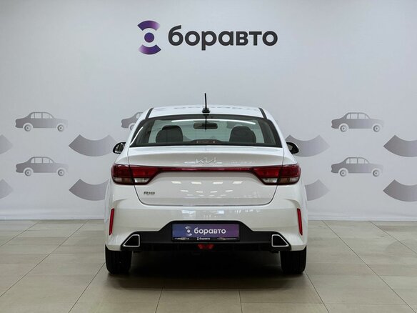 2021 Kia Rio IV Рестайлинг, белый, 1630000 рублей - вид 4