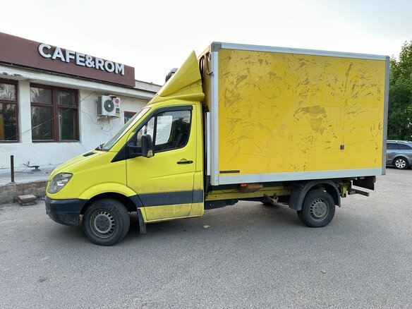2013 Mercedes-Benz Sprinter, жёлтый, 1900000 рублей - вид 3
