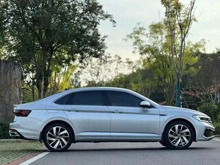 2022 Volkswagen Sagitar III Рестайлинг, серебристый, 1590000 рублей, вид 3