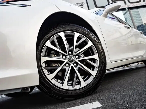 2024 Lexus ES 200 VII Рестайлинг, белый, 4633000 рублей - вид 11