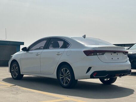 2022 Kia K3 II (China Market) Рестайлинг, белый, 1887000 рублей, вид 3