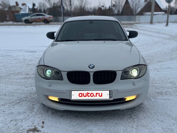 2010 BMW 1 серии 116i I (E81/E82/E87/E88) Рестайлинг, белый, 900000 рублей - вид 3