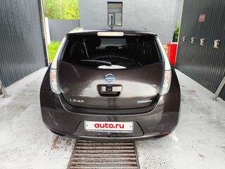 2015 Nissan Leaf I (ZE0/AZE0), чёрный, 800000 рублей, вид 4