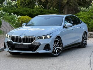 2025 BMW 5 серии 530i xDrive VIII (G60/G61/G68), серый, 8590000 рублей, вид 1