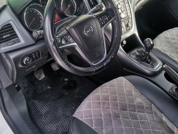 2012 Opel Astra GTC J Рестайлинг, белый, 600000 рублей - вид 4