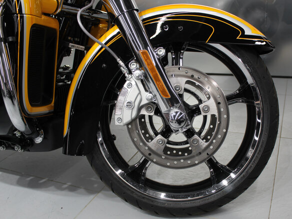 2022 Harley-Davidson CVO Road Glide, жёлтый, 5364828 рублей - вид 21
