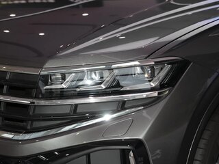 2025 Volkswagen Touareg III Рестайлинг, серый, 8100000 рублей, вид 3