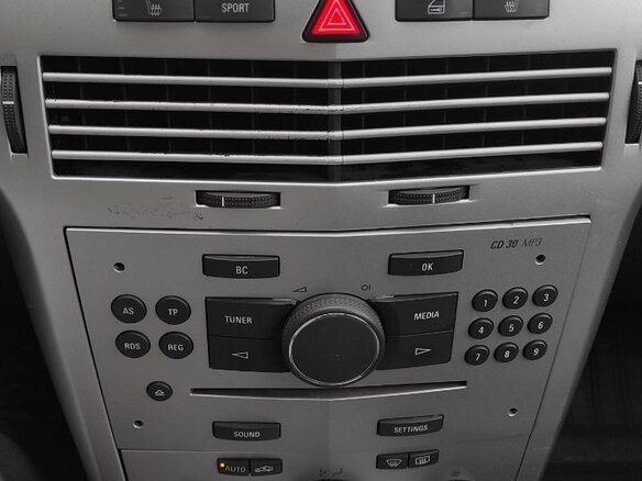 2012 Opel Astra H Рестайлинг, белый, 595000 рублей - вид 12
