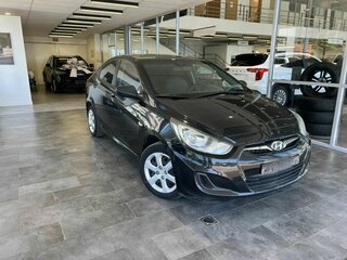 2013 Hyundai Solaris I, чёрный, 620000 рублей, вид 3