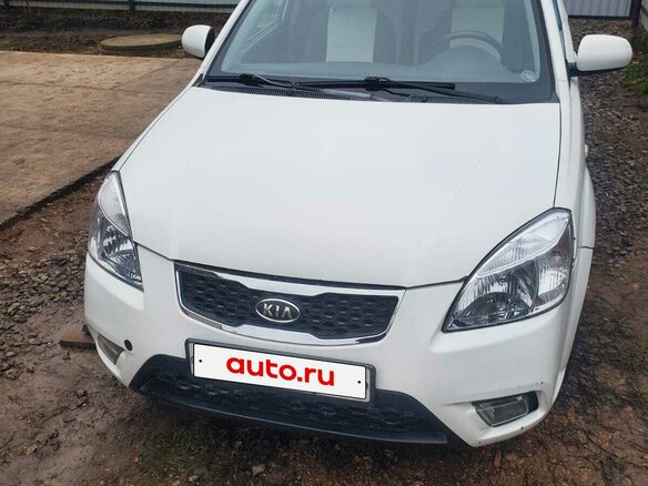 2009 Kia Rio II Рестайлинг, белый, 530000 рублей