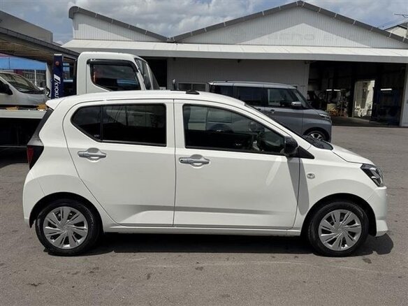 2022 Toyota Pixis Epoch II, белый, 510000 рублей - вид 4