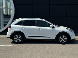 2017 Kia Niro I, белый, 2127000 рублей, вид 5