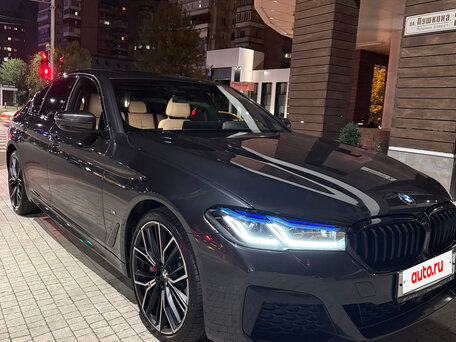 2021 BMW 5 серии 530d xDrive VII (G30/G31/G38) Рестайлинг, серый, 7150000 рублей, вид 4