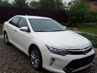2017 Toyota Camry VII (XV50) Рестайлинг, белый, 2850000 рублей, вид 2
