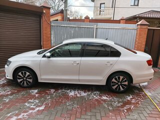 2015 Volkswagen Jetta VI Рестайлинг, белый, 1380000 рублей, вид 3