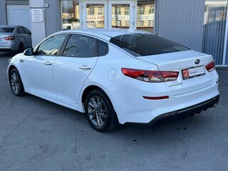 2019 Kia Optima IV Рестайлинг, белый, 1679000 рублей, вид 3