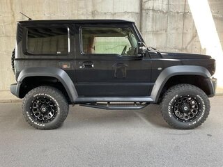 2023 Suzuki Jimny Sierra IV, чёрный, 1496000 рублей, вид 3