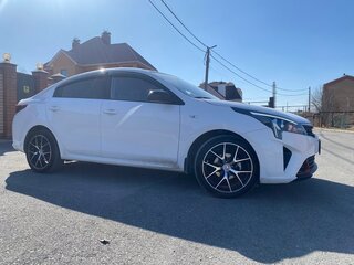 2021 Kia Rio IV Рестайлинг, белый, 2000000 рублей, вид 1