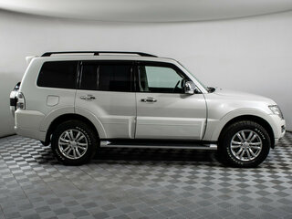 2017 Mitsubishi Pajero IV Рестайлинг 2, белый, 2650000 рублей, вид 4