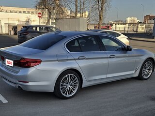 2020 BMW 5 серии 530i VII (G30/G31/G38), серебристый, 2900000 рублей, вид 4