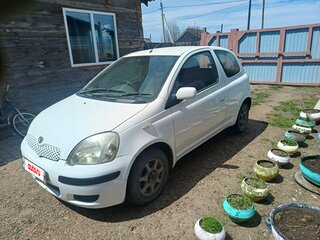 2002 Toyota Vitz I (P10), белый, 350000 рублей, вид 1