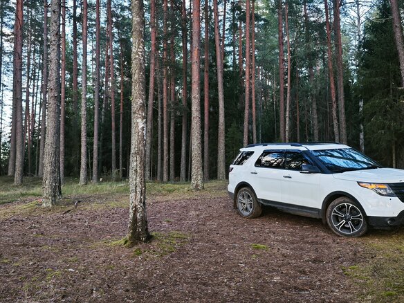 2015 Ford Explorer Sport V, белый, 2700000 рублей - вид 5