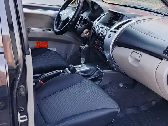 2012 Mitsubishi Pajero Sport II, чёрный - вид 10