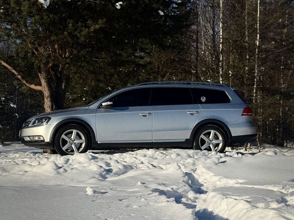 2013 Volkswagen Passat Alltrack B7, серебристый