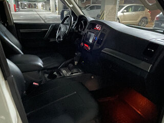 2014 Mitsubishi Pajero IV Рестайлинг 1, белый, 2050000 рублей, вид 4