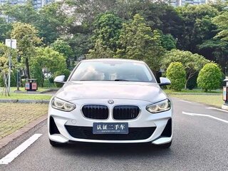2022 BMW 1 серии 120i III (F52) Рестайлинг, белый, 1685000 рублей, вид 3