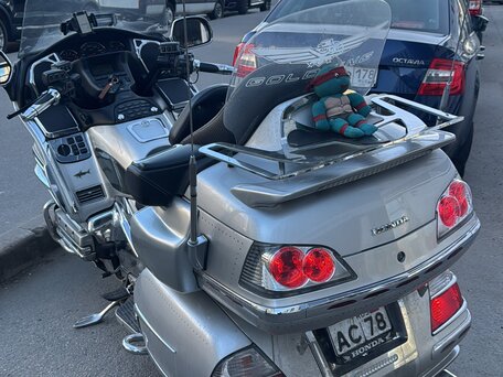 2006 Honda GL 1800 Gold Wing, серебристый, 1050000 рублей, вид 5