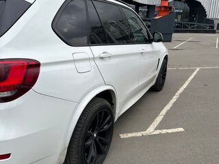 2017 BMW X5 M50d III (F15), белый, 4000000 рублей, вид 4