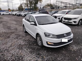 2015 Volkswagen Polo V Рестайлинг, белый, 650000 рублей, вид 2