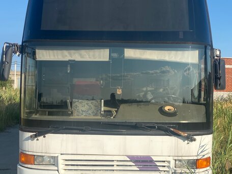 1995 Volvo B10 Series, белый, 700000 рублей, вид 1
