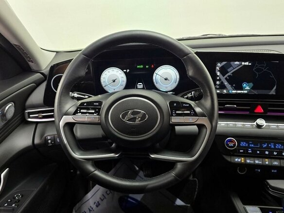 2022 Hyundai Avante VII, чёрный, 1690000 рублей - вид 8