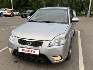 2011 Kia Rio II Рестайлинг, серебристый, 625000 рублей, вид 1