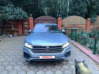 2018 Volkswagen Touareg III, серебристый, 4850000 рублей, вид 2